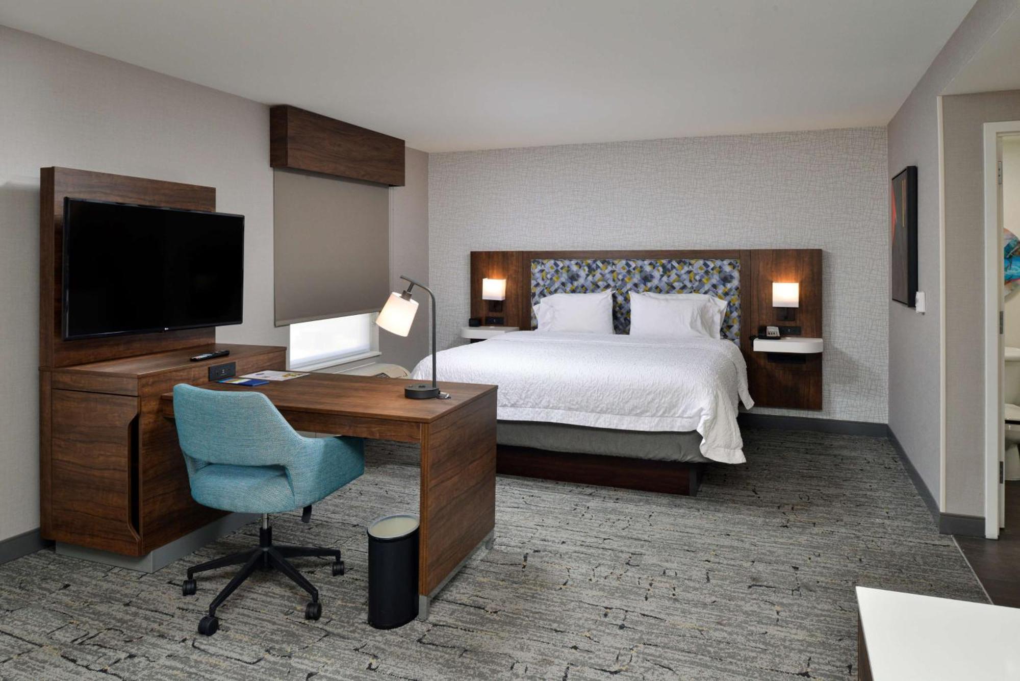 Hampton & Airport Hotel 3*